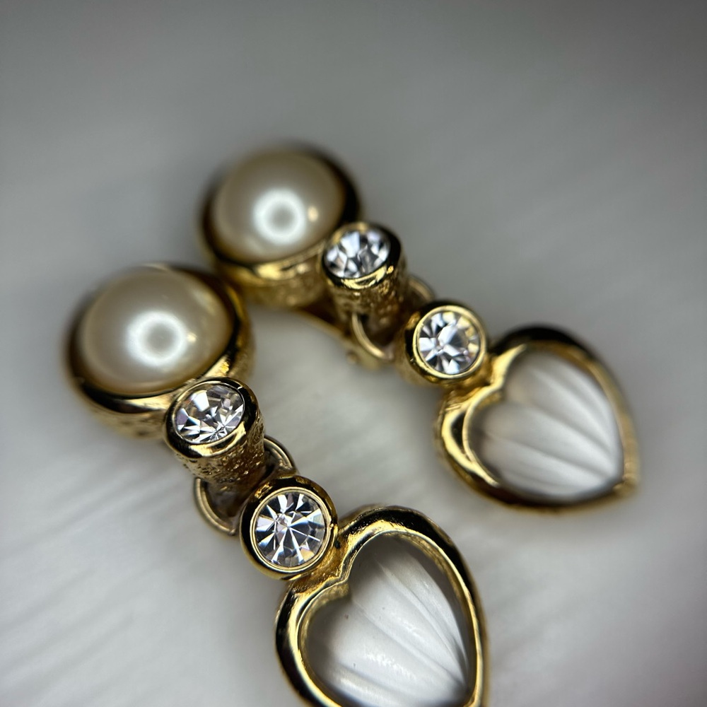 DIOR Vintage Gold and Pearl Heart Drop Earrings - Picture 6 of 7